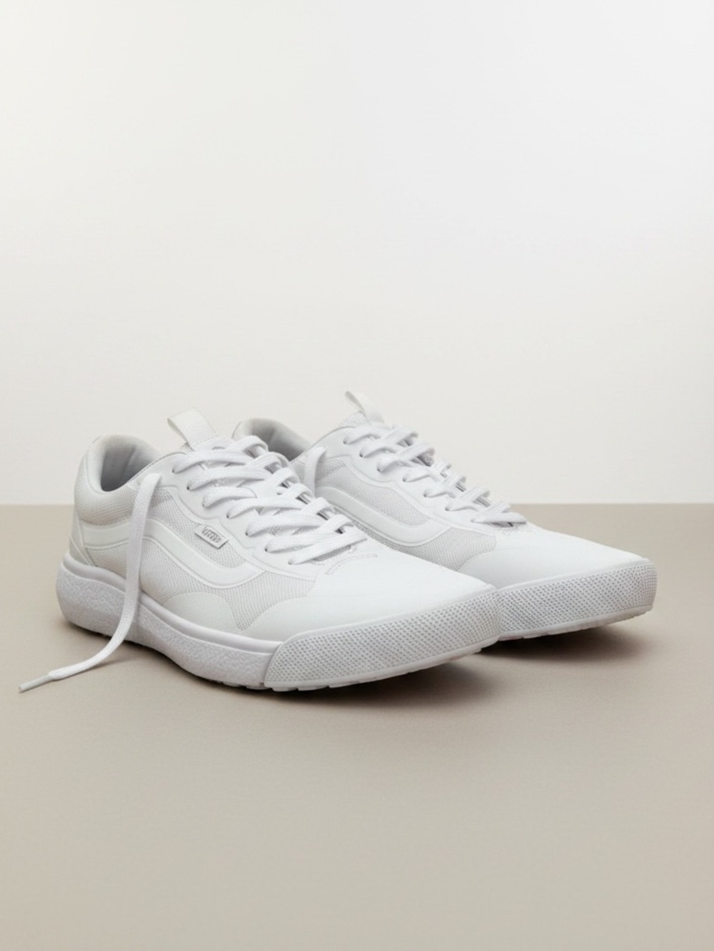 Vans UltraRange EXO White Low Top Sneakers Men’s Size 11.5